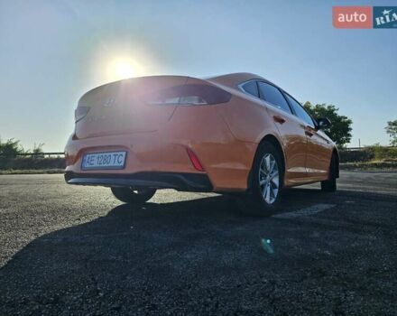 Помаранчевий Хендай Соната, об'ємом двигуна 2 л та пробігом 311 тис. км за 7999 $, фото 5 на Automoto.ua