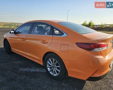 Помаранчевий Хендай Соната, об'ємом двигуна 2 л та пробігом 311 тис. км за 7999 $, фото 3 на Automoto.ua