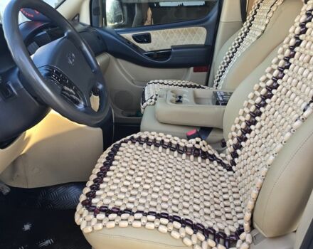 Белый Хендай Старекс, объемом двигателя 2.5 л и пробегом 230 тыс. км за 14000 $, фото 6 на Automoto.ua