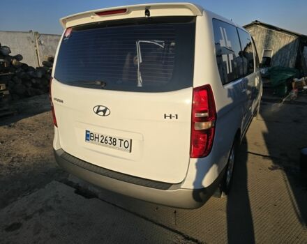 Белый Хендай Старекс, объемом двигателя 2.5 л и пробегом 230 тыс. км за 14000 $, фото 4 на Automoto.ua