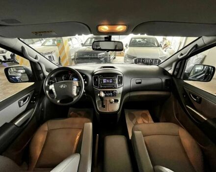 Чорний Хендай Старекс, об'ємом двигуна 2.5 л та пробігом 80 тис. км за 32000 $, фото 7 на Automoto.ua