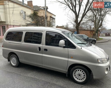 Серый Хендай Старекс, объемом двигателя 2.48 л и пробегом 191 тыс. км за 5000 $, фото 3 на Automoto.ua