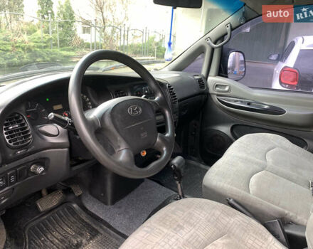 Серый Хендай Старекс, объемом двигателя 2.48 л и пробегом 191 тыс. км за 5000 $, фото 16 на Automoto.ua