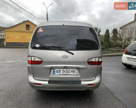Серый Хендай Старекс, объемом двигателя 2.48 л и пробегом 191 тыс. км за 5000 $, фото 4 на Automoto.ua
