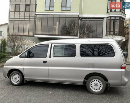 Серый Хендай Старекс, объемом двигателя 2.48 л и пробегом 191 тыс. км за 5000 $, фото 5 на Automoto.ua