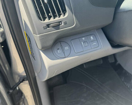 Серый Хендай Старекс, объемом двигателя 2.5 л и пробегом 147 тыс. км за 21500 $, фото 12 на Automoto.ua