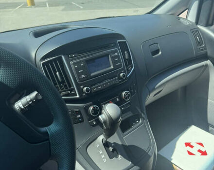 Серый Хендай Старекс, объемом двигателя 2.5 л и пробегом 147 тыс. км за 21500 $, фото 11 на Automoto.ua