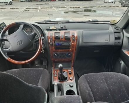 Серый Хендай Терракан, объемом двигателя 2.9 л и пробегом 220 тыс. км за 5800 $, фото 7 на Automoto.ua