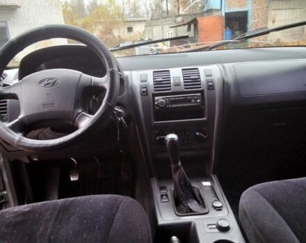 Серый Хендай Терракан, объемом двигателя 2.5 л и пробегом 240 тыс. км за 4200 $, фото 5 на Automoto.ua