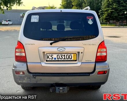 Серый Хендай Терракан, объемом двигателя 2.5 л и пробегом 243 тыс. км за 4200 $, фото 3 на Automoto.ua