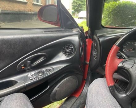 Красный Хендай Тибурон, объемом двигателя 2 л и пробегом 98 тыс. км за 3622 $, фото 6 на Automoto.ua