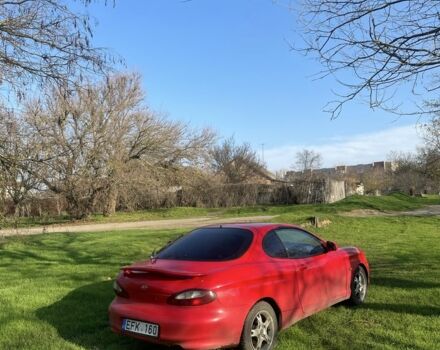 Красный Хендай Тибурон, объемом двигателя 2 л и пробегом 200 тыс. км за 2700 $, фото 1 на Automoto.ua