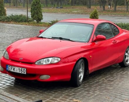 Красный Хендай Тибурон, объемом двигателя 2 л и пробегом 200 тыс. км за 2999 $, фото 4 на Automoto.ua