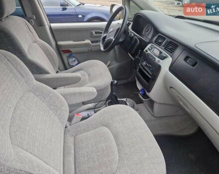 Бежевый Хендай Траджет, объемом двигателя 2 л и пробегом 240 тыс. км за 4750 $, фото 5 на Automoto.ua