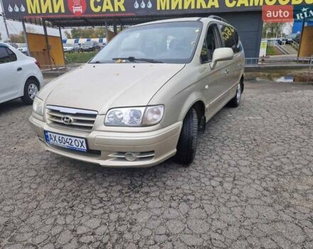 Бежевый Хендай Траджет, объемом двигателя 2 л и пробегом 240 тыс. км за 4750 $, фото 2 на Automoto.ua