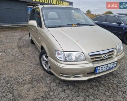Бежевый Хендай Траджет, объемом двигателя 2 л и пробегом 240 тыс. км за 4750 $, фото 1 на Automoto.ua