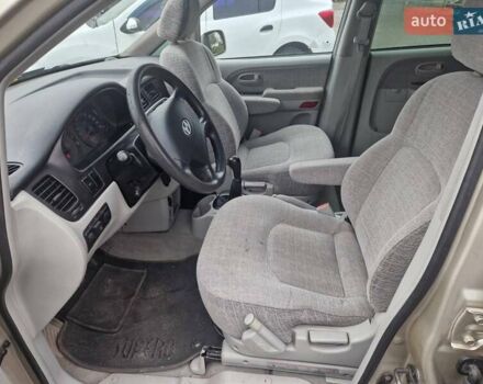 Бежевый Хендай Траджет, объемом двигателя 2 л и пробегом 240 тыс. км за 4750 $, фото 3 на Automoto.ua