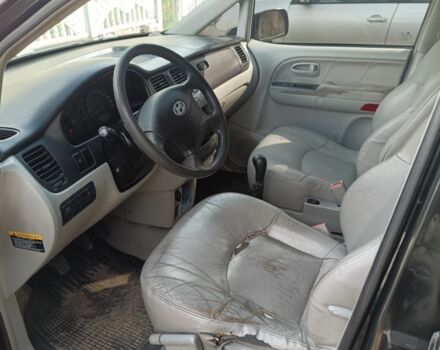 Черный Хендай Траджет, объемом двигателя 2 л и пробегом 350 тыс. км за 3500 $, фото 4 на Automoto.ua