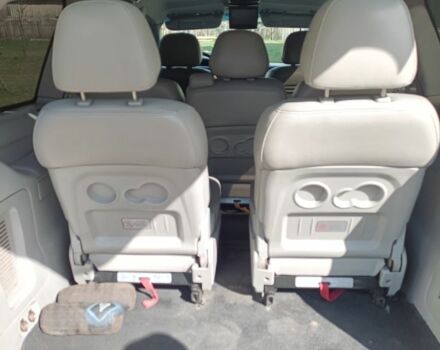 Черный Хендай Траджет, объемом двигателя 2 л и пробегом 350 тыс. км за 3500 $, фото 6 на Automoto.ua