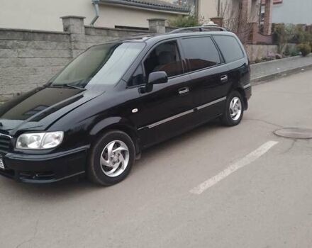 Черный Хендай Траджет, объемом двигателя 1.99 л и пробегом 235 тыс. км за 3999 $, фото 1 на Automoto.ua