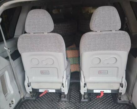 Черный Хендай Траджет, объемом двигателя 1.99 л и пробегом 235 тыс. км за 3999 $, фото 3 на Automoto.ua