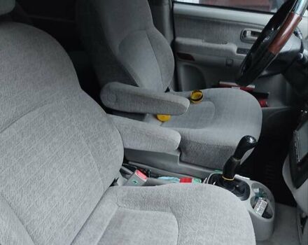 Черный Хендай Траджет, объемом двигателя 2 л и пробегом 297 тыс. км за 4500 $, фото 11 на Automoto.ua