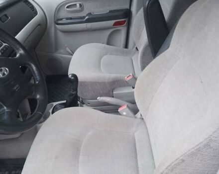 Черный Хендай Траджет, объемом двигателя 1.99 л и пробегом 235 тыс. км за 3999 $, фото 5 на Automoto.ua