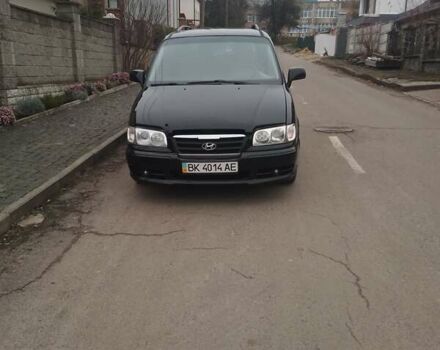 Черный Хендай Траджет, объемом двигателя 1.99 л и пробегом 235 тыс. км за 3999 $, фото 1 на Automoto.ua