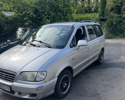 Сірий Хендай Траджет, об'ємом двигуна 2 л та пробігом 221 тис. км за 2500 $, фото 1 на Automoto.ua