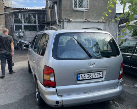 Сірий Хендай Траджет, об'ємом двигуна 2 л та пробігом 221 тис. км за 2500 $, фото 4 на Automoto.ua