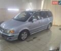Серый Хендай Траджет, объемом двигателя 2 л и пробегом 400 тыс. км за 2900 $, фото 1 на Automoto.ua