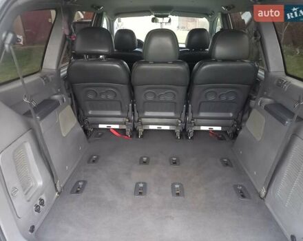 Серый Хендай Траджет, объемом двигателя 2 л и пробегом 192 тыс. км за 5100 $, фото 19 на Automoto.ua