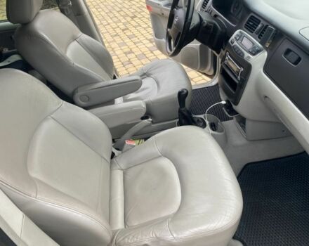 Серый Хендай Траджет, объемом двигателя 2 л и пробегом 250 тыс. км за 4000 $, фото 9 на Automoto.ua