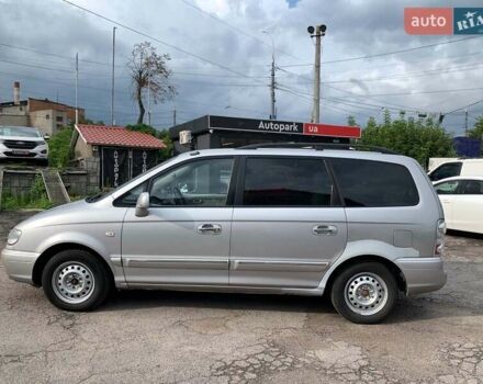 Сірий Хендай Траджет, об'ємом двигуна 2 л та пробігом 250 тис. км за 4630 $, фото 7 на Automoto.ua