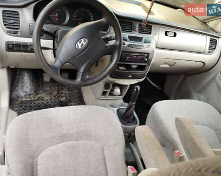 Серый Хендай Траджет, объемом двигателя 0 л и пробегом 290 тыс. км за 4600 $, фото 2 на Automoto.ua