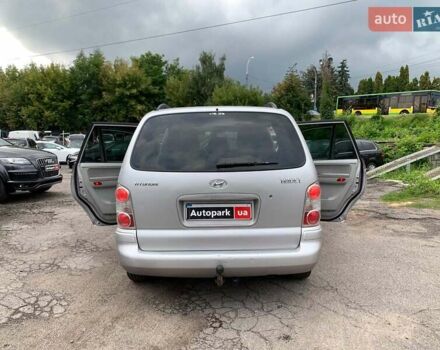 Сірий Хендай Траджет, об'ємом двигуна 2 л та пробігом 250 тис. км за 4630 $, фото 16 на Automoto.ua