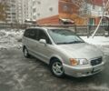 Серый Хендай Траджет, объемом двигателя 2 л и пробегом 80 тыс. км за 9200 $, фото 1 на Automoto.ua