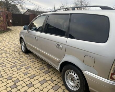 Серый Хендай Траджет, объемом двигателя 2 л и пробегом 250 тыс. км за 4000 $, фото 3 на Automoto.ua