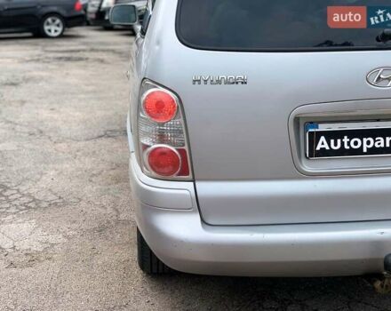 Сірий Хендай Траджет, об'ємом двигуна 2 л та пробігом 250 тис. км за 4630 $, фото 11 на Automoto.ua