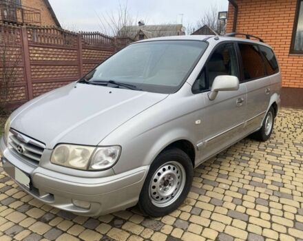 Серый Хендай Траджет, объемом двигателя 2 л и пробегом 250 тыс. км за 4000 $, фото 1 на Automoto.ua