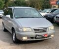 Сірий Хендай Траджет, об'ємом двигуна 2 л та пробігом 250 тис. км за 4630 $, фото 2 на Automoto.ua
