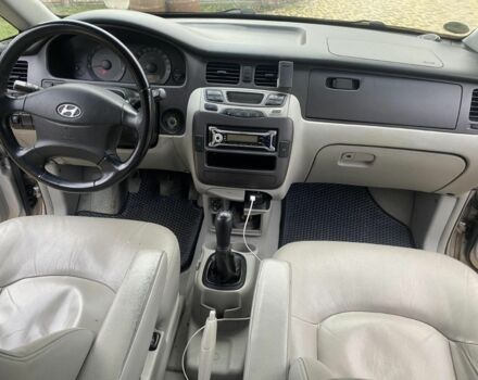 Серый Хендай Траджет, объемом двигателя 2 л и пробегом 250 тыс. км за 4000 $, фото 15 на Automoto.ua