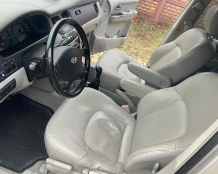 Серый Хендай Траджет, объемом двигателя 2 л и пробегом 250 тыс. км за 4000 $, фото 12 на Automoto.ua