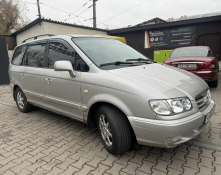 Серый Хендай Траджет, объемом двигателя 2 л и пробегом 280 тыс. км за 3300 $, фото 1 на Automoto.ua