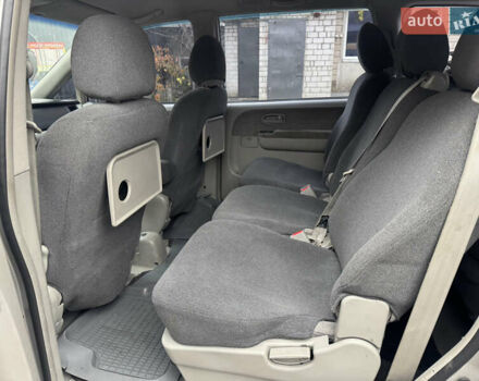 Серый Хендай Траджет, объемом двигателя 2 л и пробегом 280 тыс. км за 3500 $, фото 6 на Automoto.ua