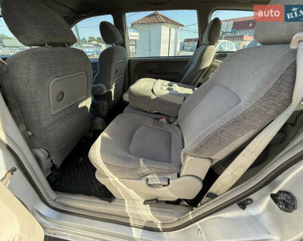 Серый Хендай Траджет, объемом двигателя 2 л и пробегом 306 тыс. км за 4490 $, фото 9 на Automoto.ua