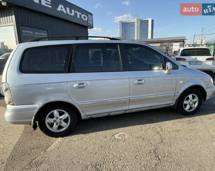 Серый Хендай Траджет, объемом двигателя 2 л и пробегом 306 тыс. км за 4490 $, фото 5 на Automoto.ua