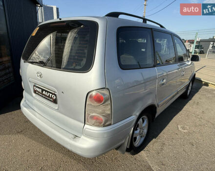 Серый Хендай Траджет, объемом двигателя 2 л и пробегом 306 тыс. км за 4490 $, фото 4 на Automoto.ua