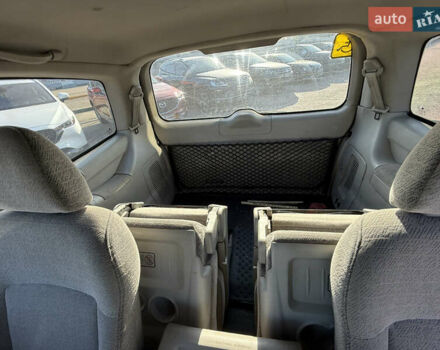 Серый Хендай Траджет, объемом двигателя 2 л и пробегом 306 тыс. км за 4490 $, фото 10 на Automoto.ua