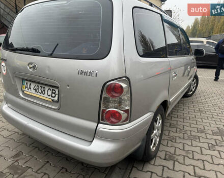 Серый Хендай Траджет, объемом двигателя 2 л и пробегом 280 тыс. км за 3500 $, фото 4 на Automoto.ua